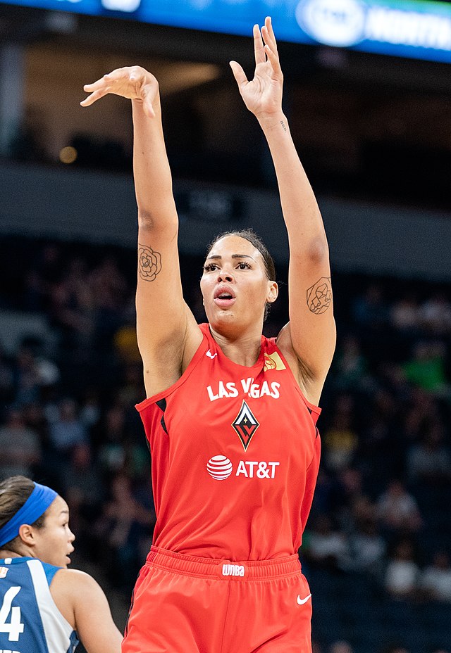 Who Is Liz Cambage Dating?